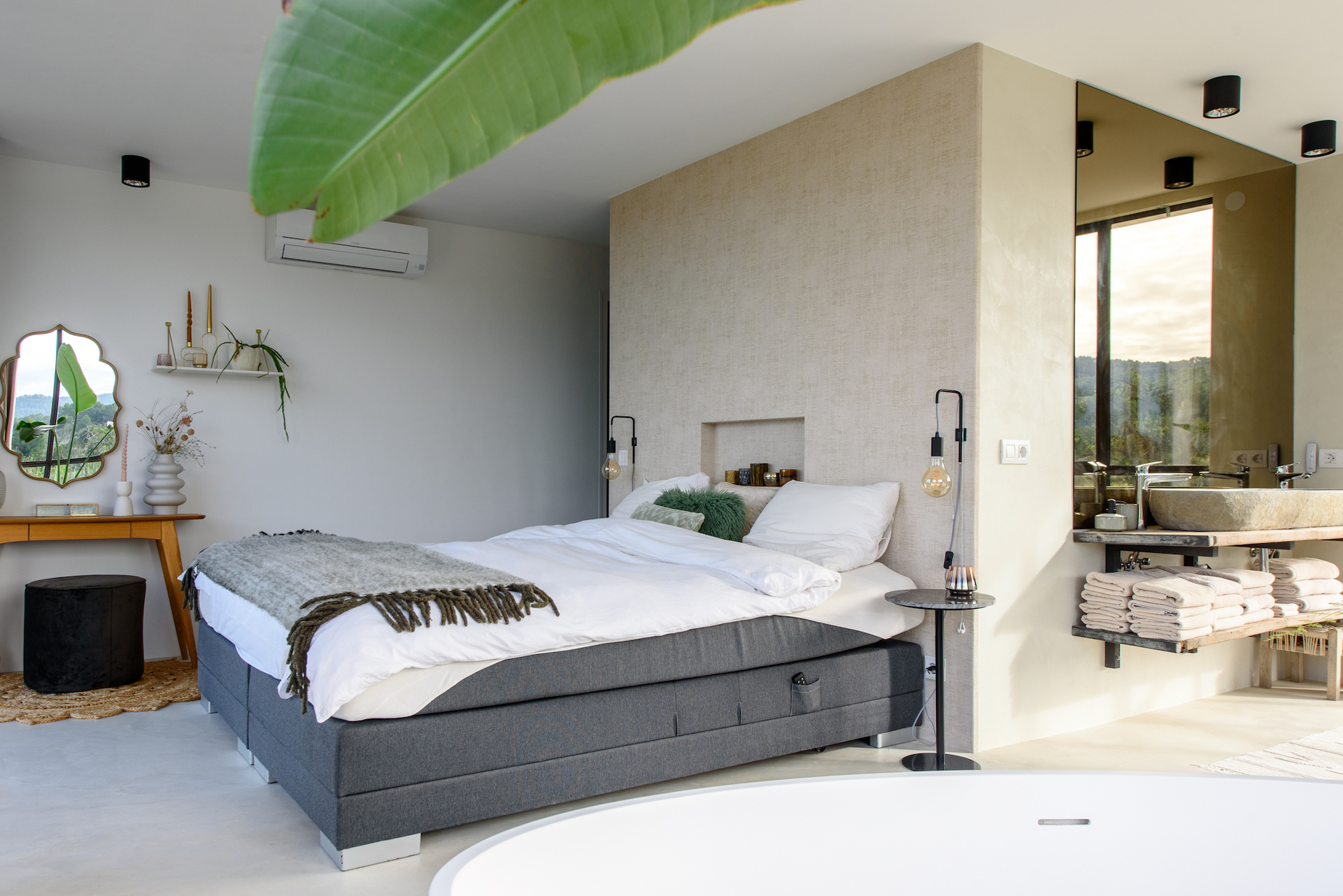 Resa Estates Ibiza te koop sale villa san augustin bedroom.jpg